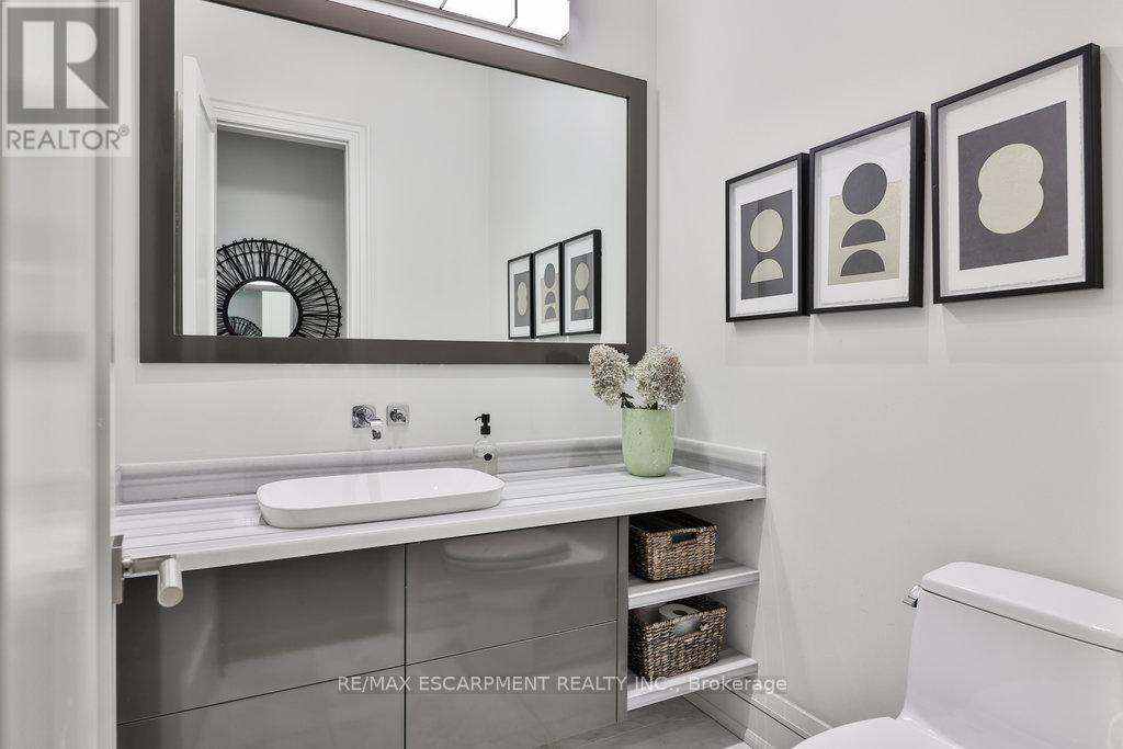 Photo 10 of 1293 Woodland Avenue, Mississauga ON