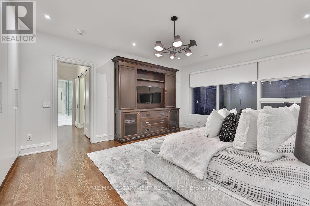Photo 23 of 1293 Woodland Avenue, Mississauga ON
