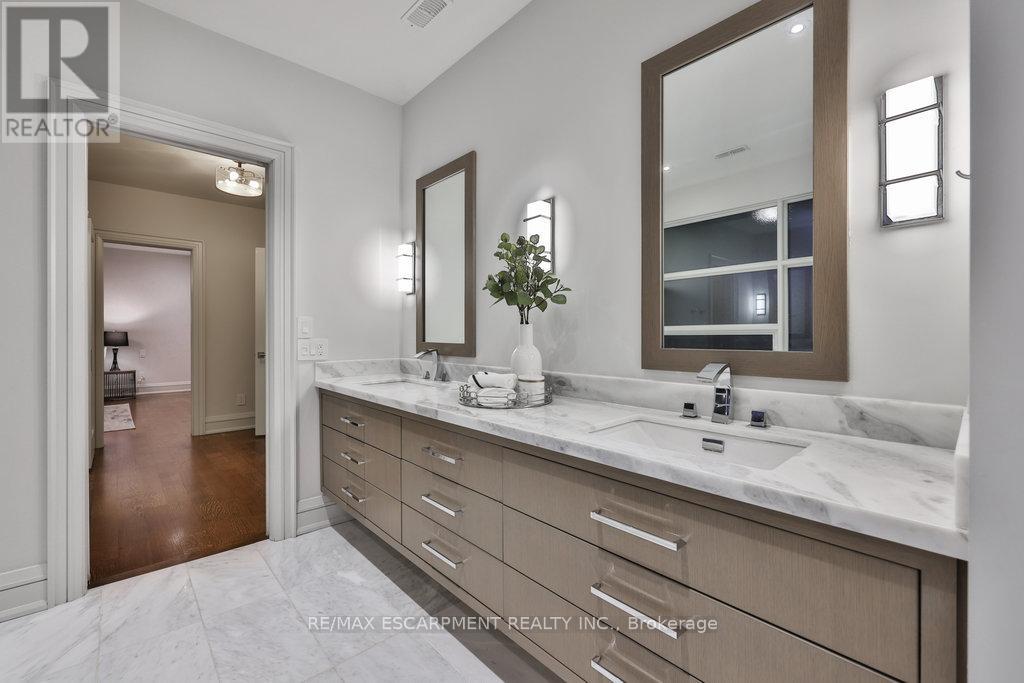 Photo 24 of 1293 Woodland Avenue, Mississauga ON