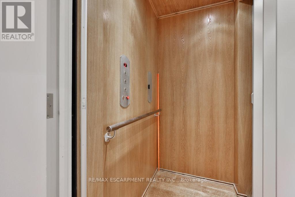 Photo 28 of 1293 Woodland Avenue, Mississauga ON