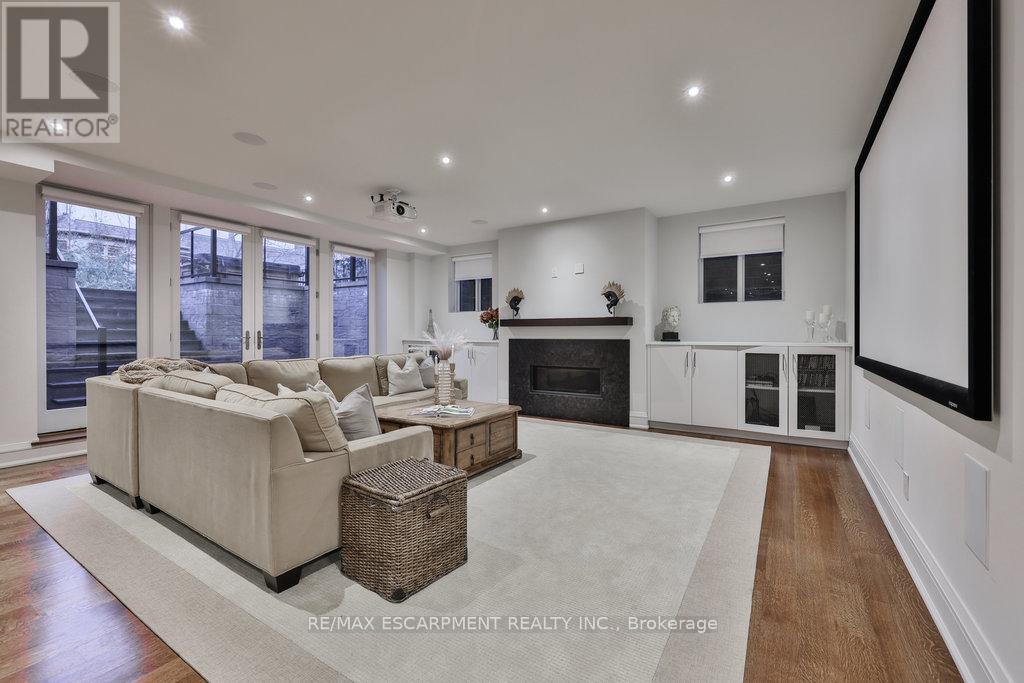 Photo 34 of 1293 Woodland Avenue, Mississauga ON
