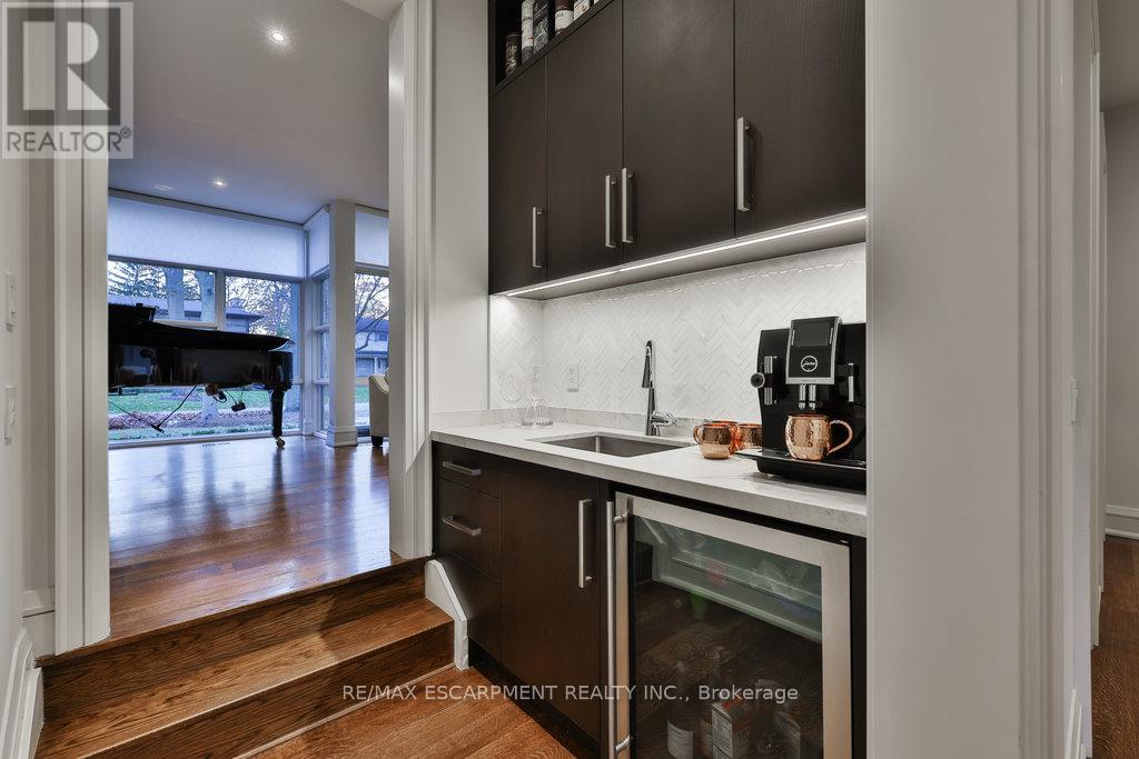 Photo 9 of 1293 Woodland Avenue, Mississauga ON