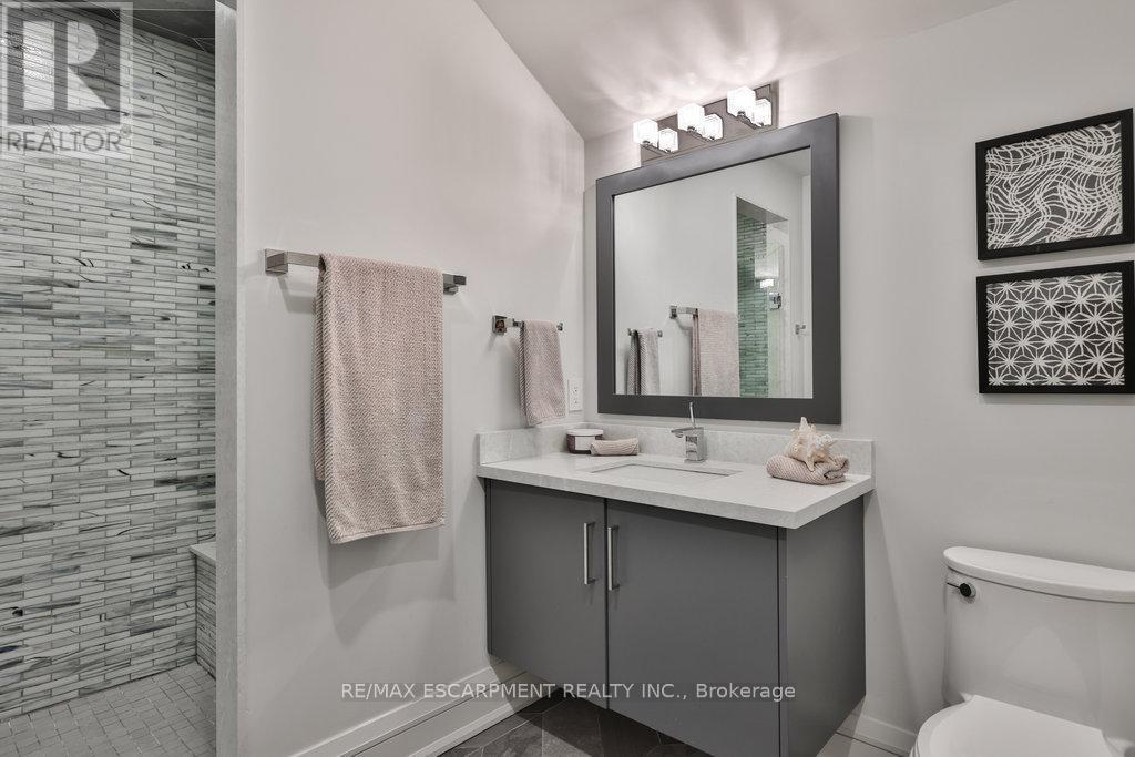 Photo 37 of 1293 Woodland Avenue, Mississauga ON