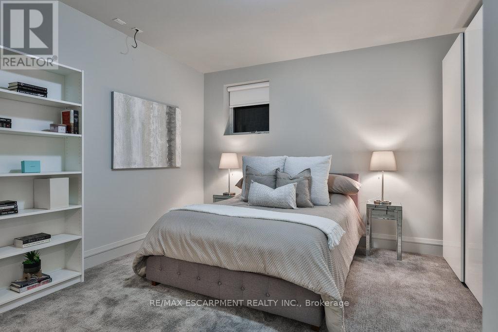 Photo 39 of 1293 Woodland Avenue, Mississauga ON