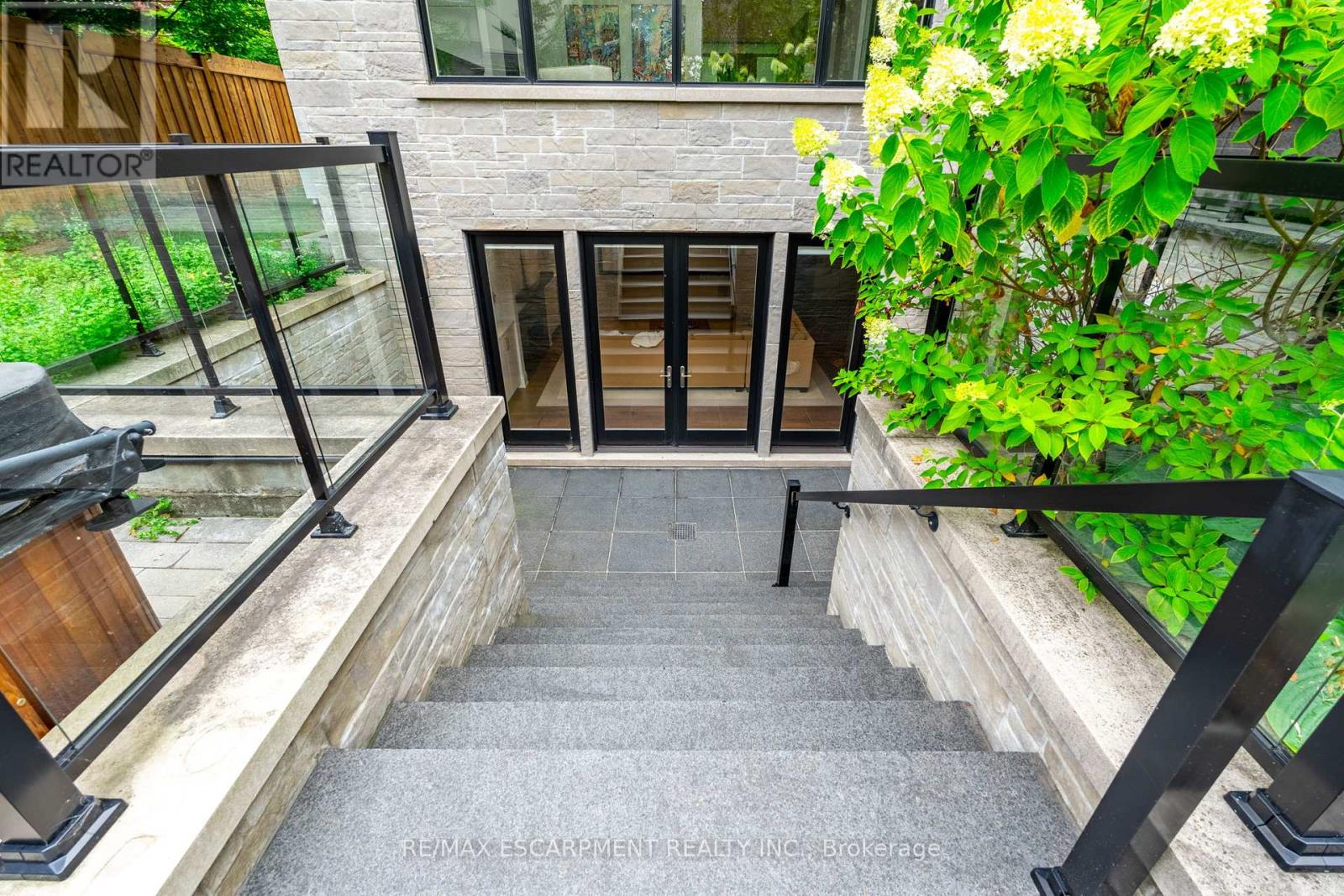Photo 40 of 1293 Woodland Avenue, Mississauga ON