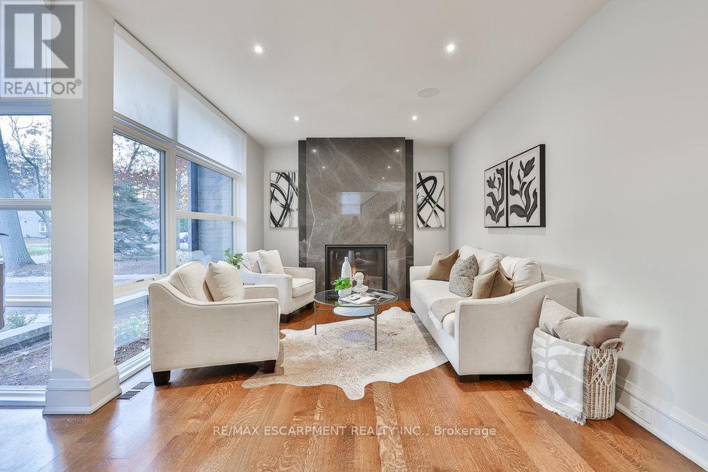 Photo 8 of 1293 Woodland Avenue, Mississauga ON