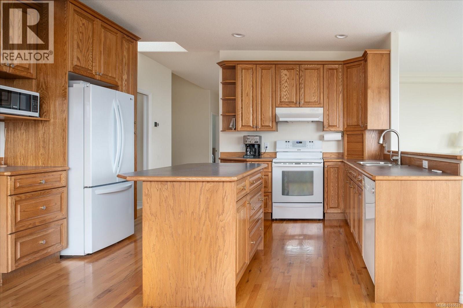 Photo 11 of 4072 Eagle View Dr, Nanaimo BC