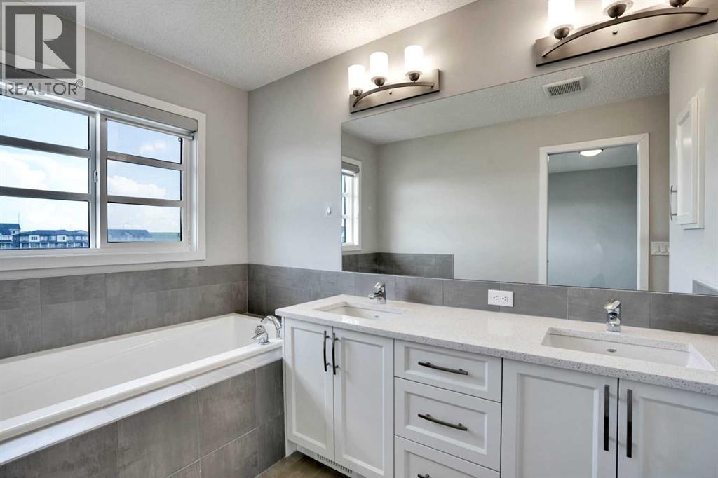 Photo 13 of 186 Carringvue Park Nw, Calgary AB