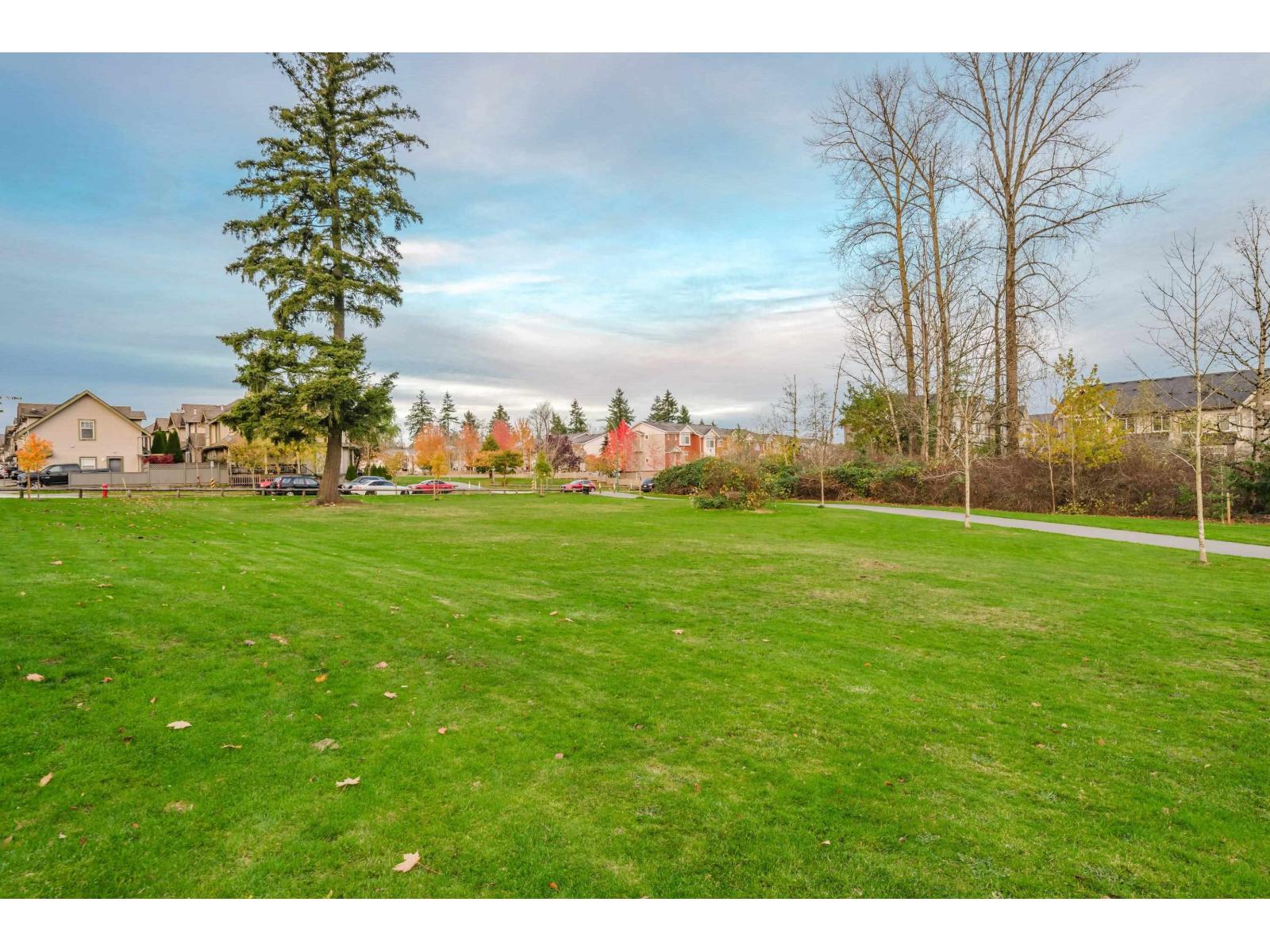 Photo 31 of 32 19480 66 Avenue, Surrey BC