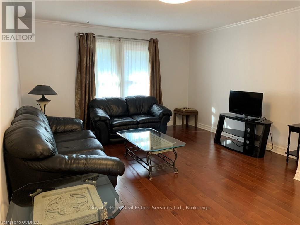Photo 6 of 2262 Margot Street, Oakville ON