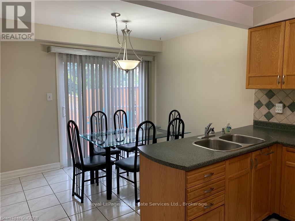Photo 8 of 2262 Margot Street, Oakville ON