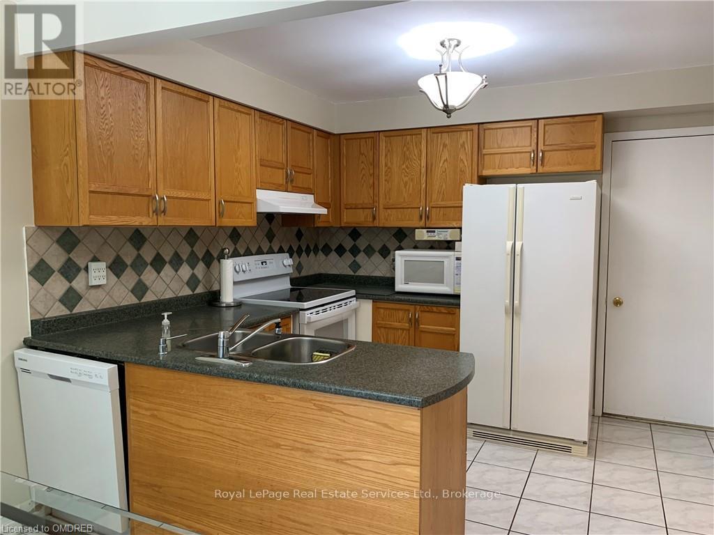 Photo 9 of 2262 Margot Street, Oakville ON