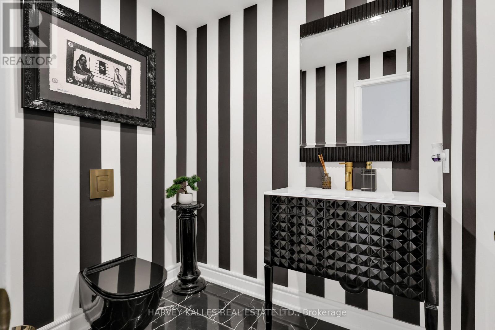 Photo 15 of 42 Grangemill Crescent, Toronto ON