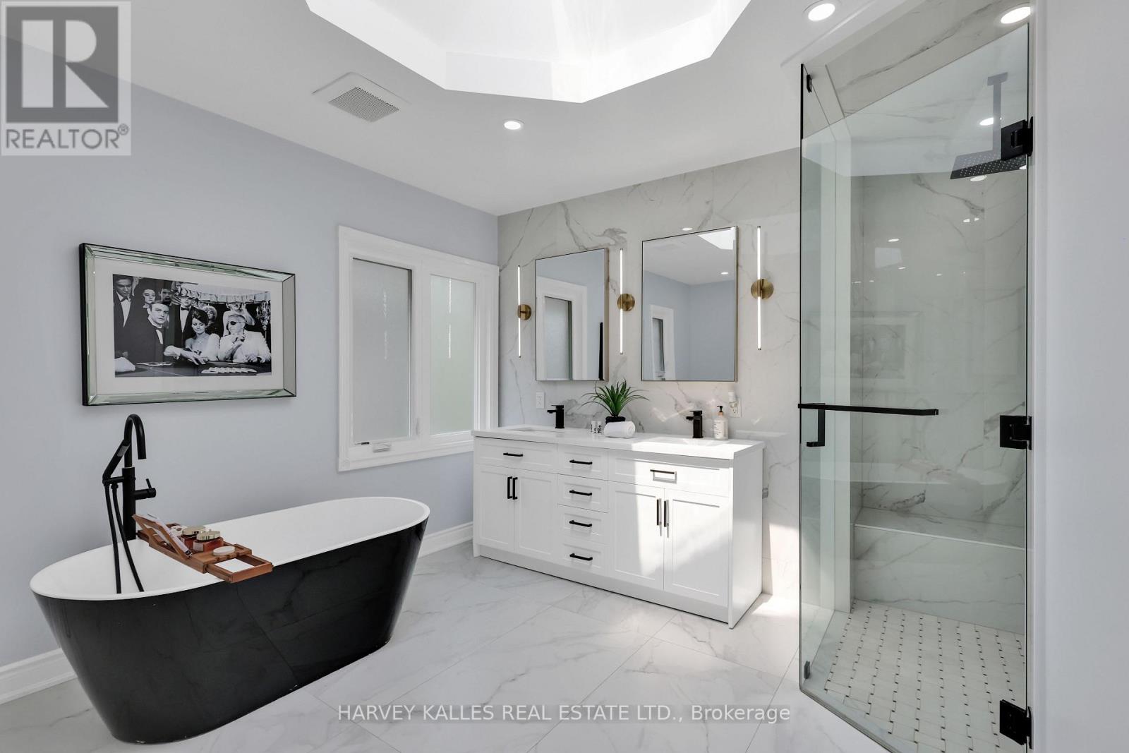 Photo 27 of 42 Grangemill Crescent, Toronto ON