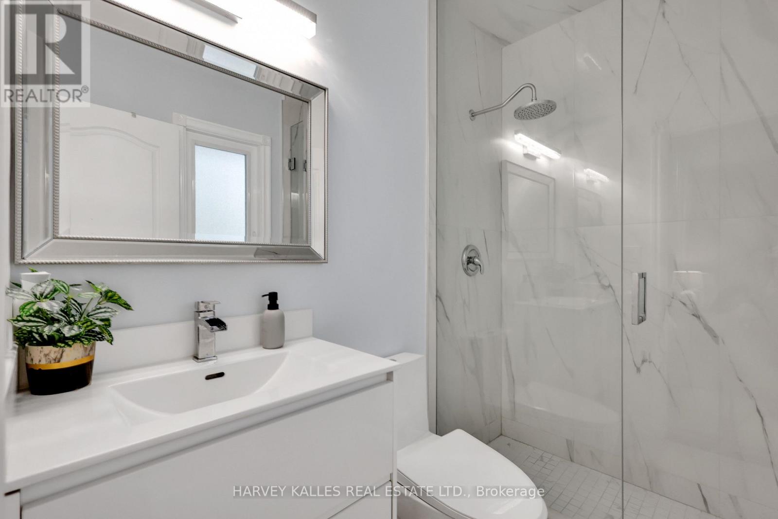 Photo 32 of 42 Grangemill Crescent, Toronto ON