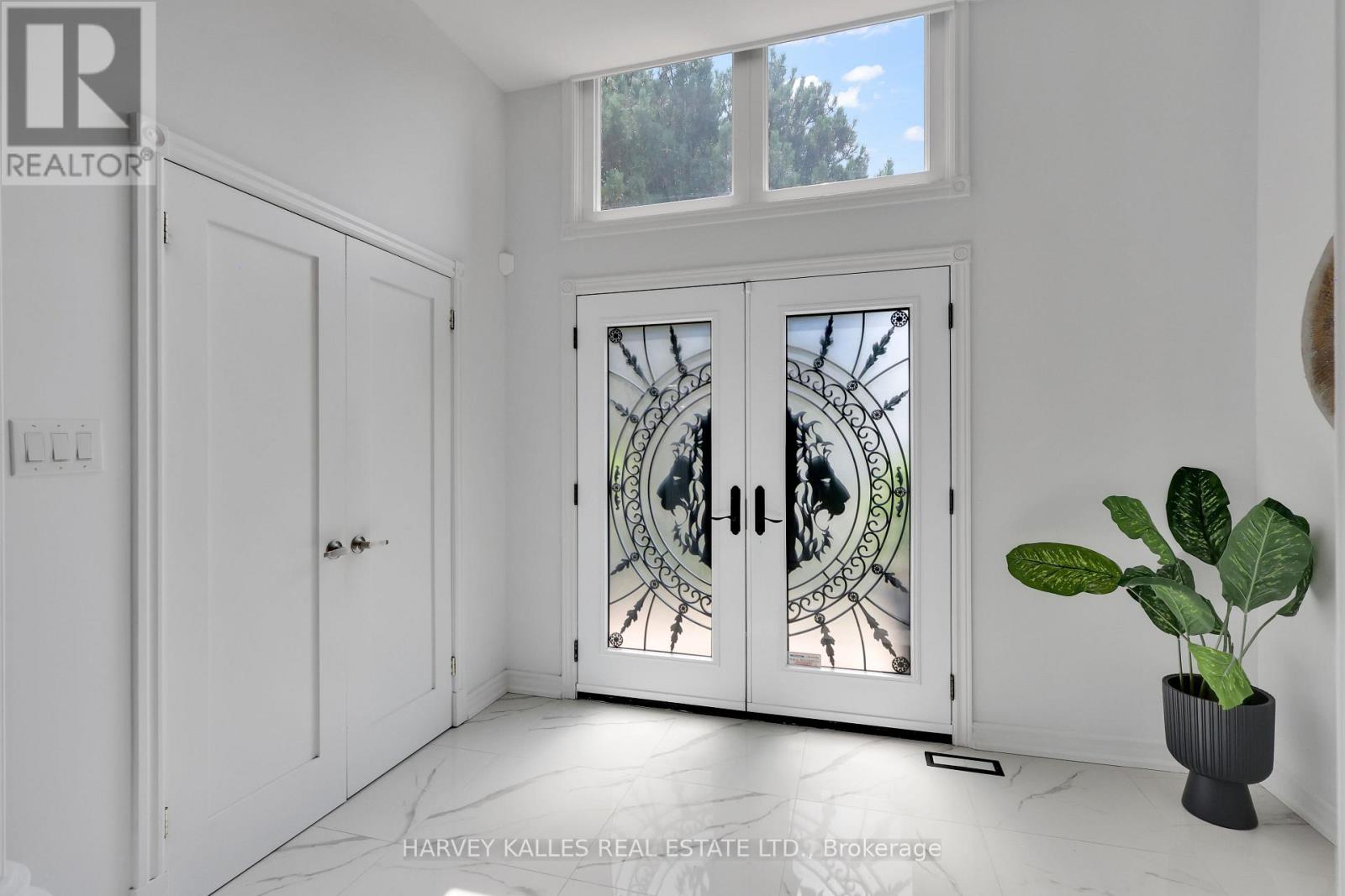Photo 4 of 42 Grangemill Crescent, Toronto ON