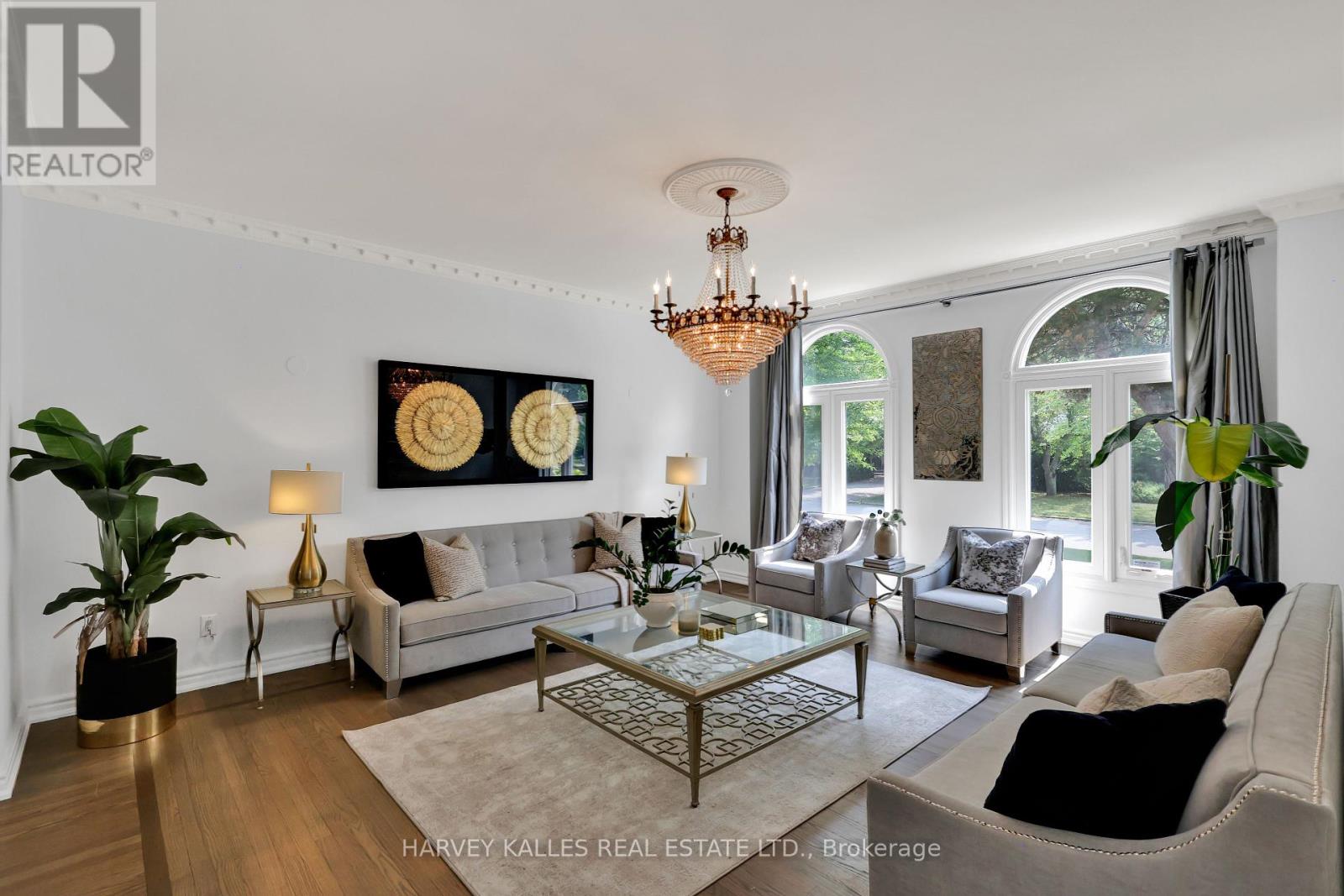 Photo 9 of 42 Grangemill Crescent, Toronto ON