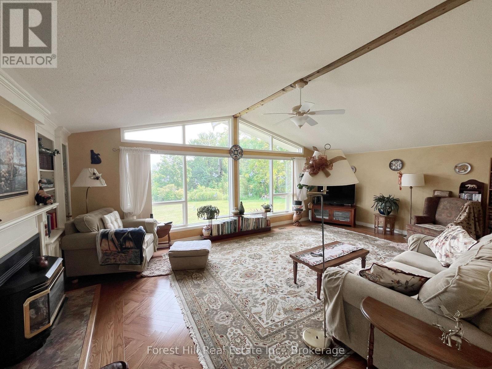 Photo 11 of 104 Mckay Court, Meaford ON