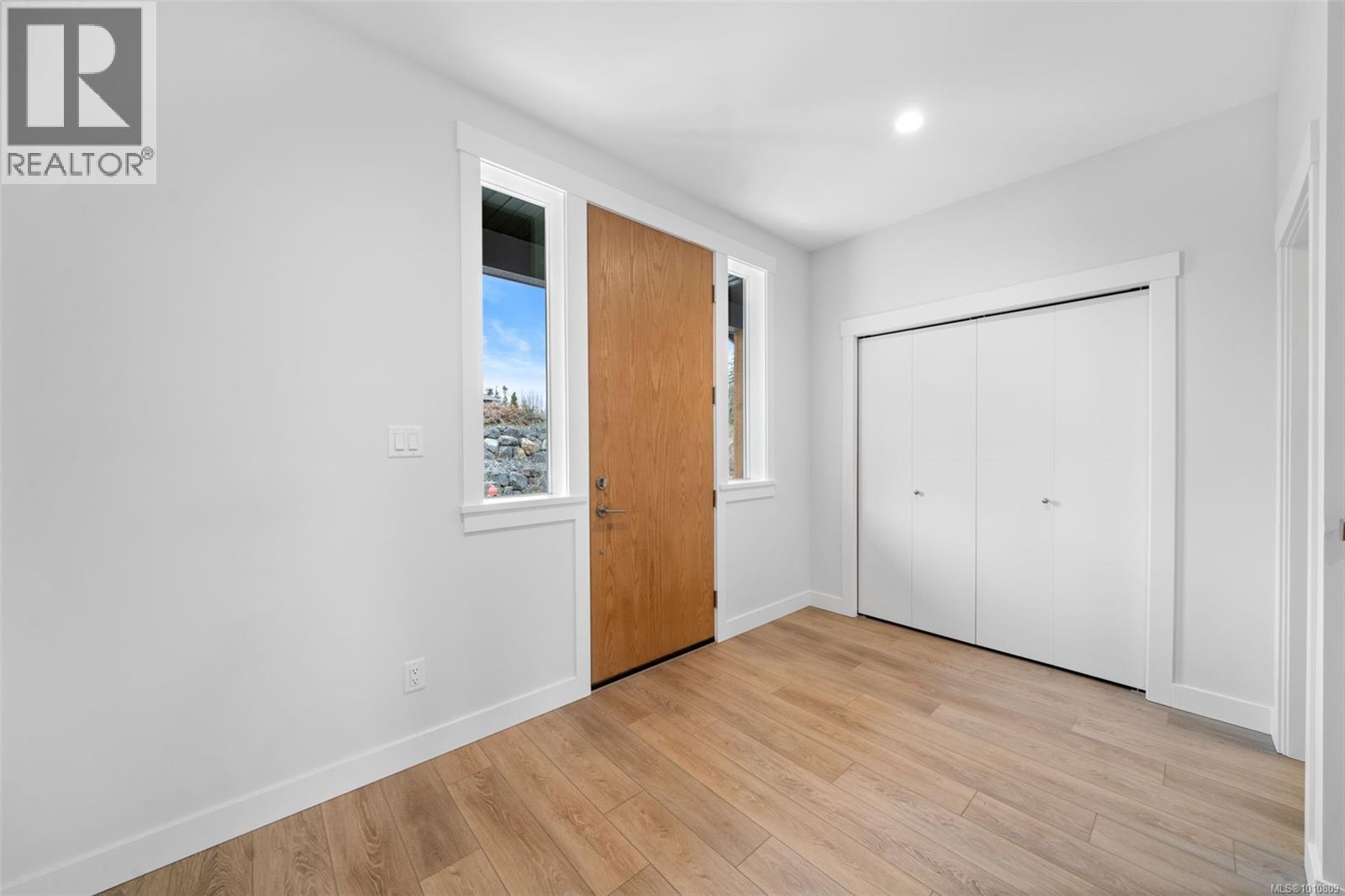 6439 Hopkins Crt, Sooke