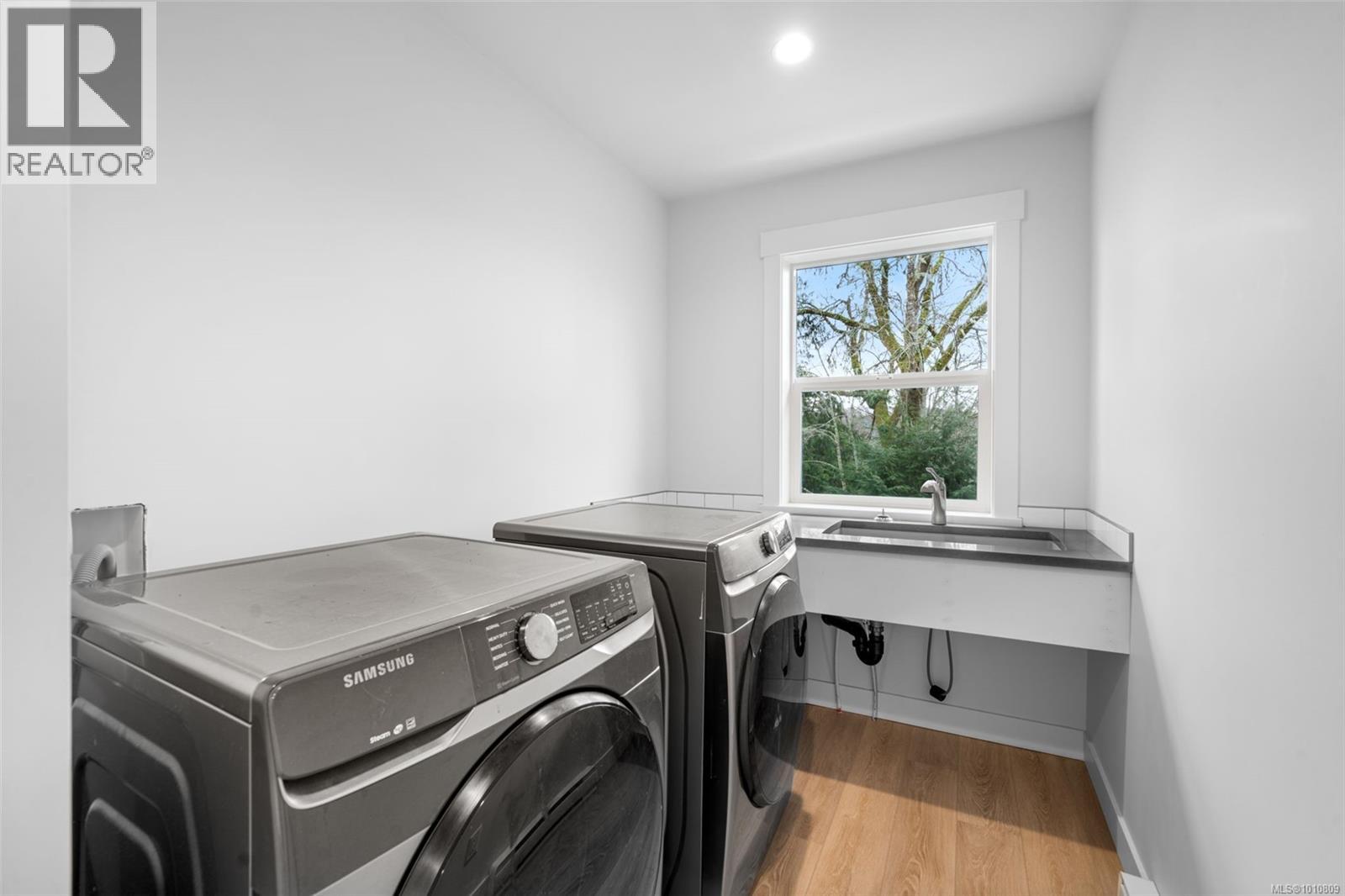 6439 Hopkins Crt, Sooke