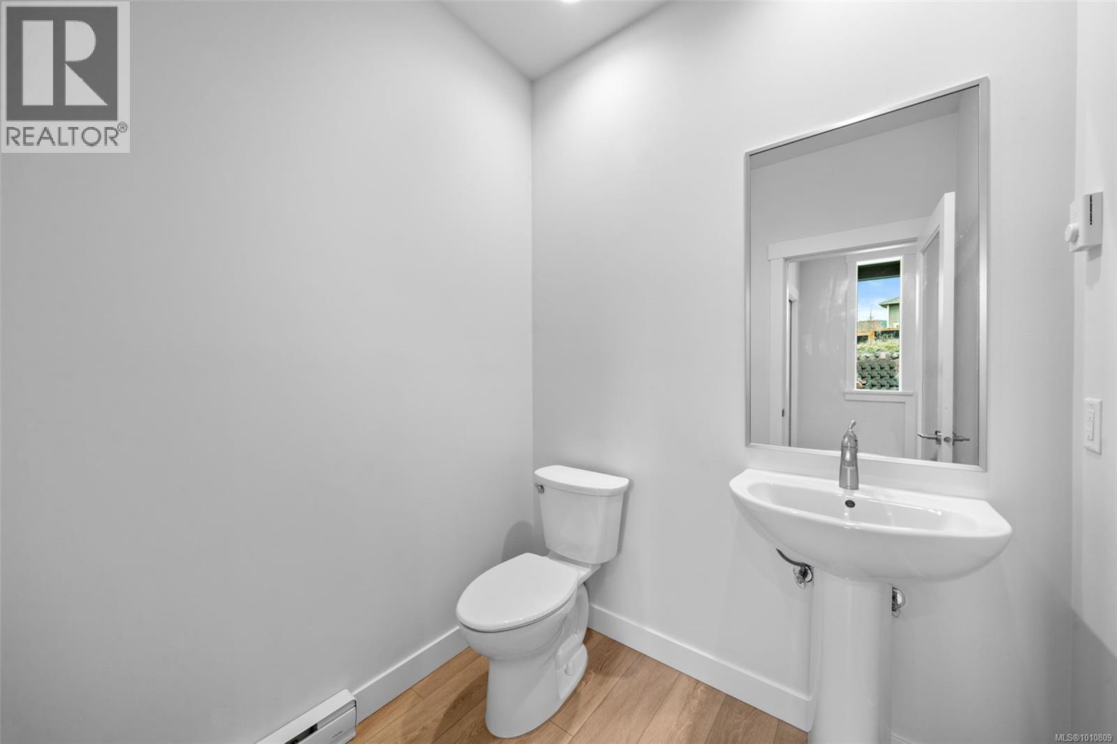 6439 Hopkins Crt, Sooke