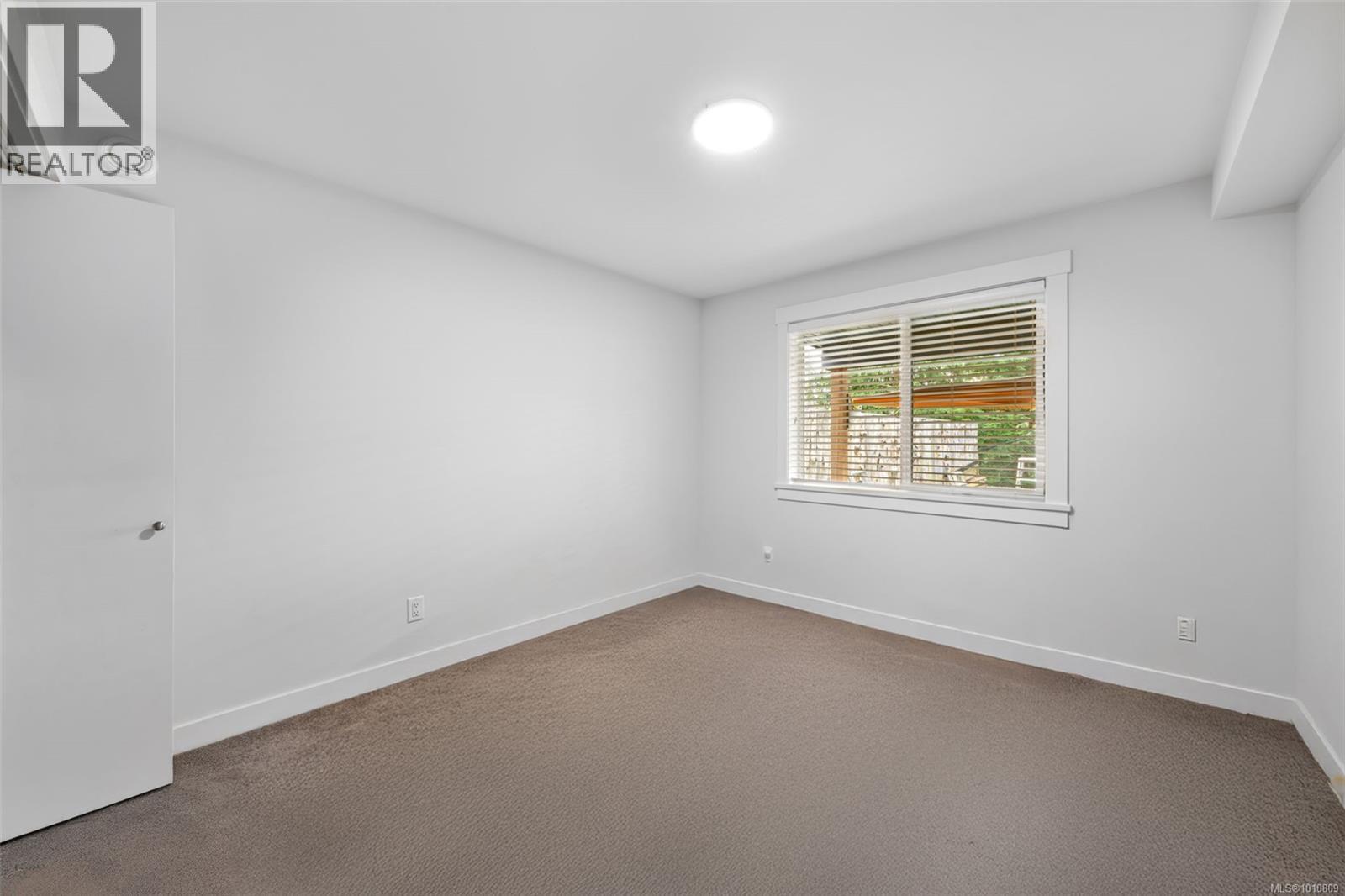 6439 Hopkins Crt, Sooke