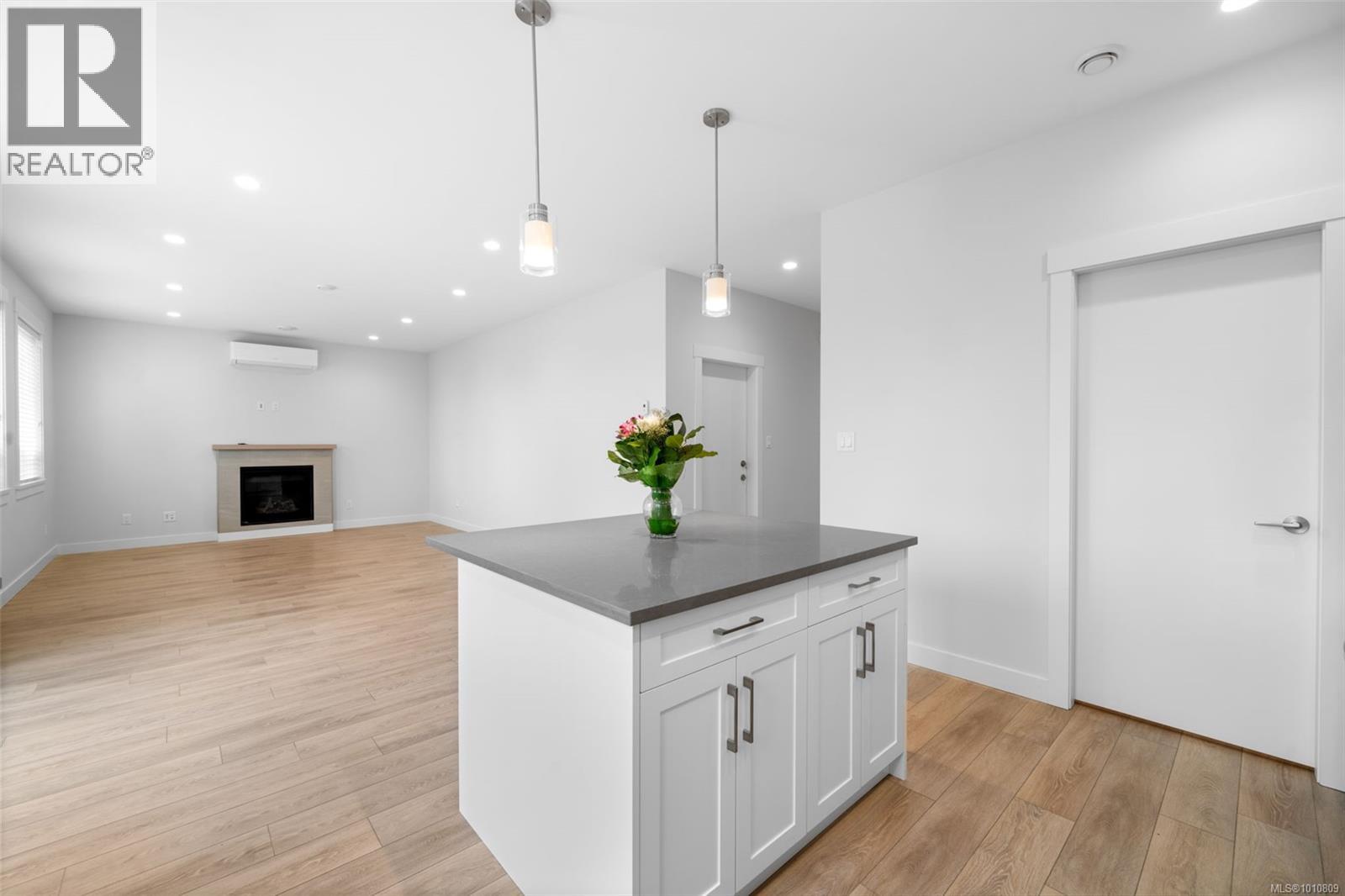 6439 Hopkins Crt, Sooke