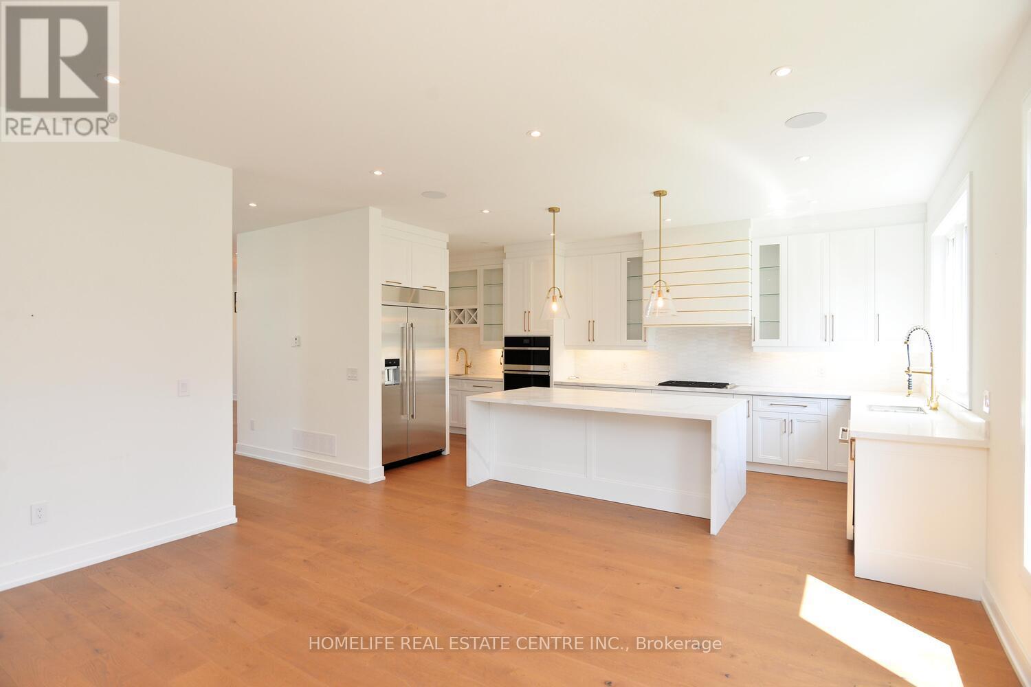 Photo 13 of 1 Camilla Crescent, Toronto ON