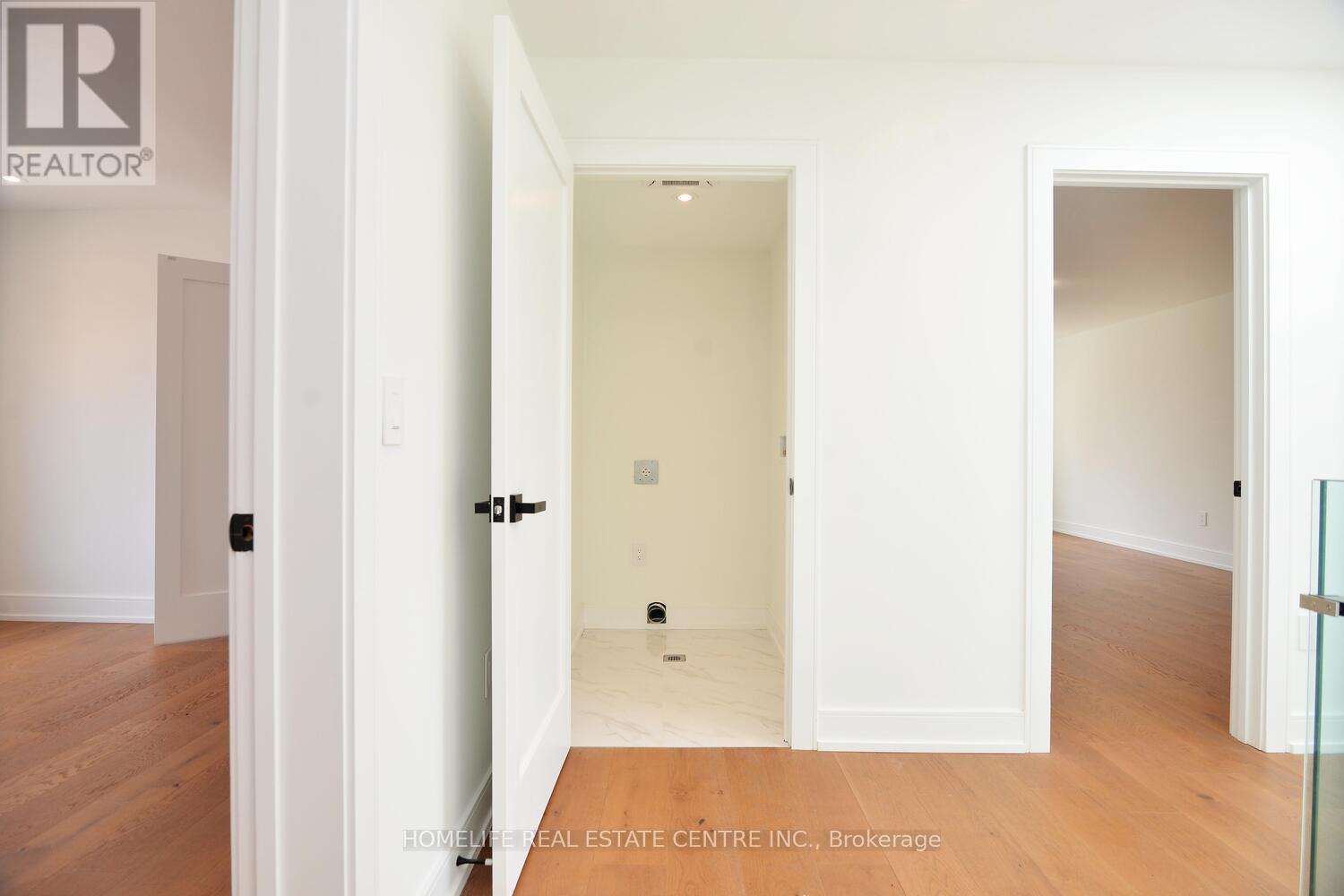 Photo 31 of 1 Camilla Crescent, Toronto ON