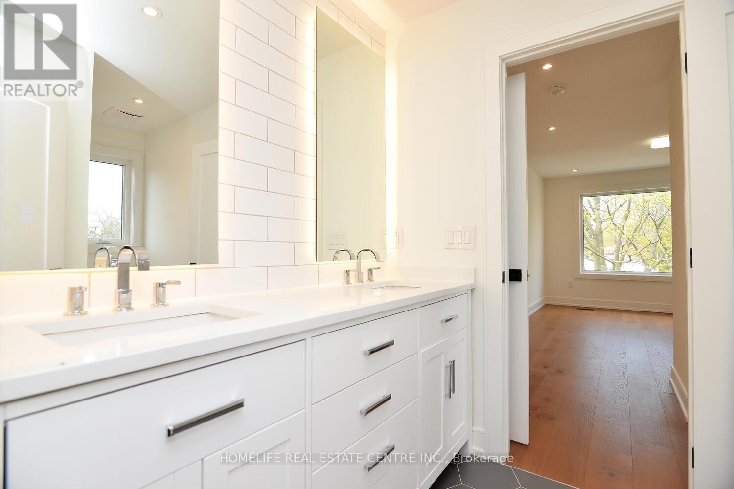 Photo 35 of 1 Camilla Crescent, Toronto ON