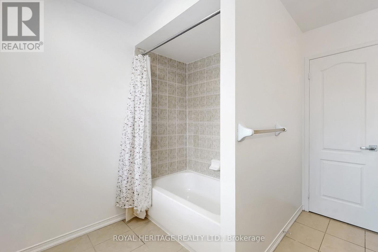 Photo 24 of 1684 Ballantrae Drive, Oshawa ON