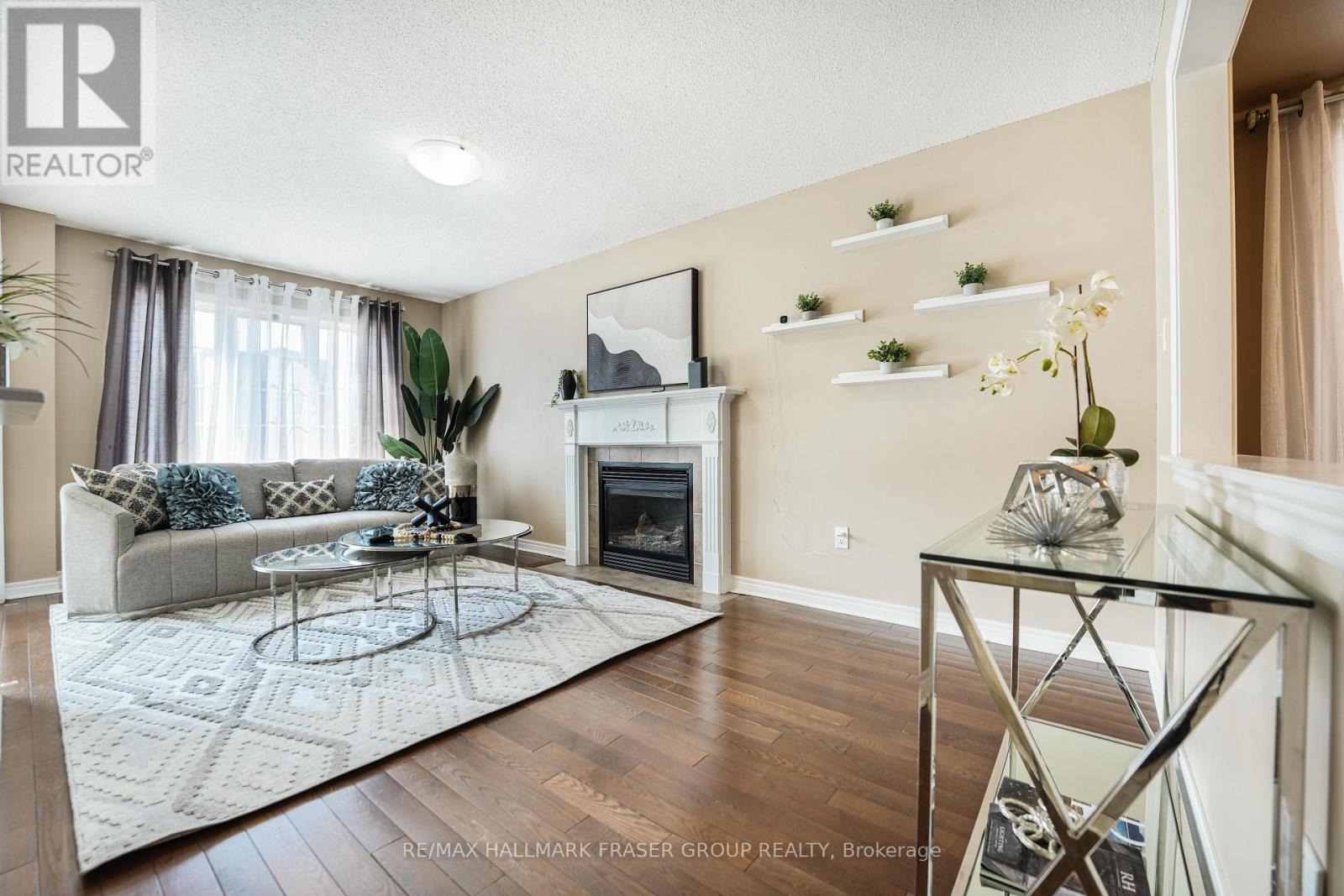 Photo 8 of 69 Jonesridge Drive, Ajax ON