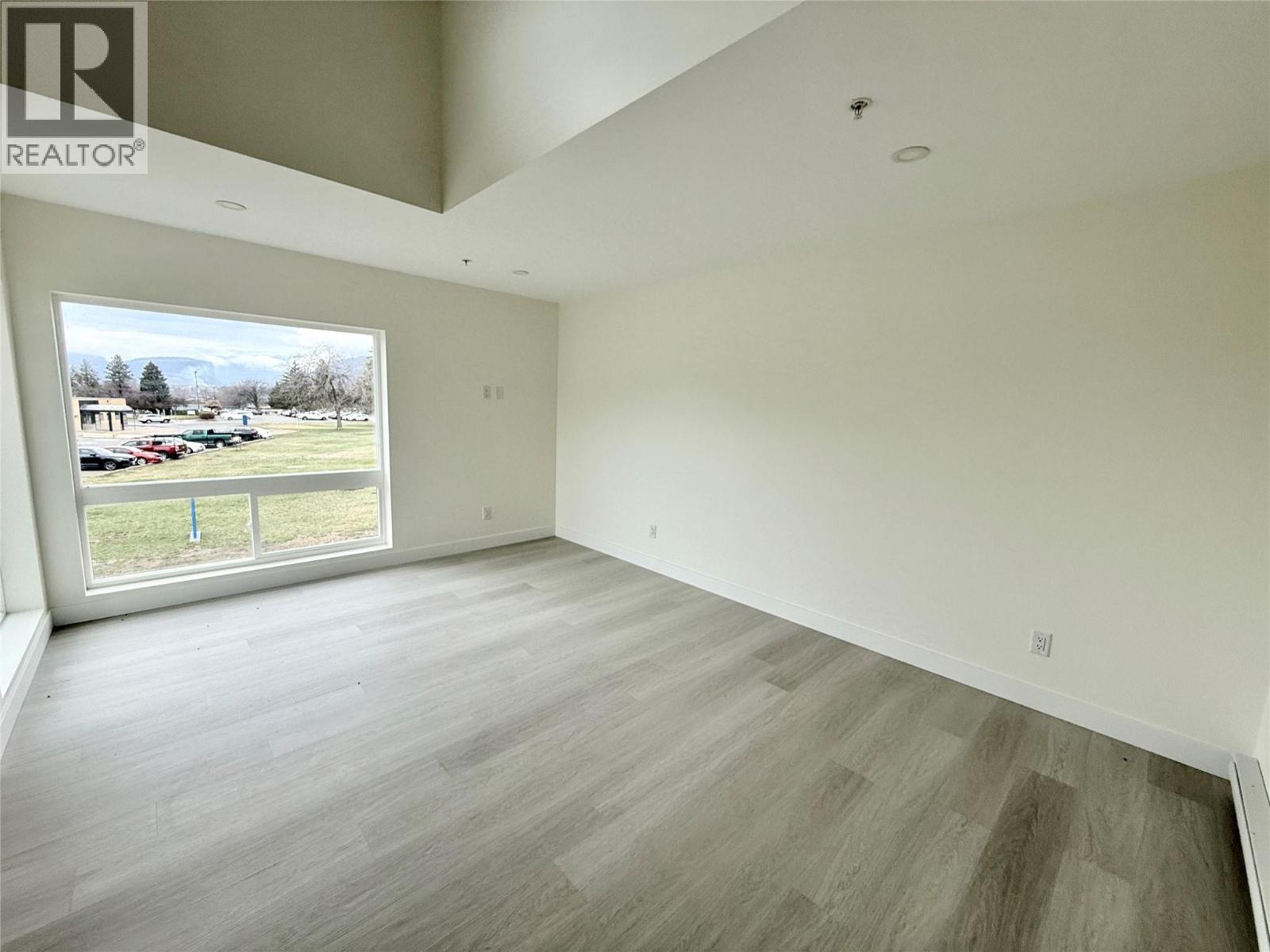 937 SPILLWAY Road Unit# 204, Oliver