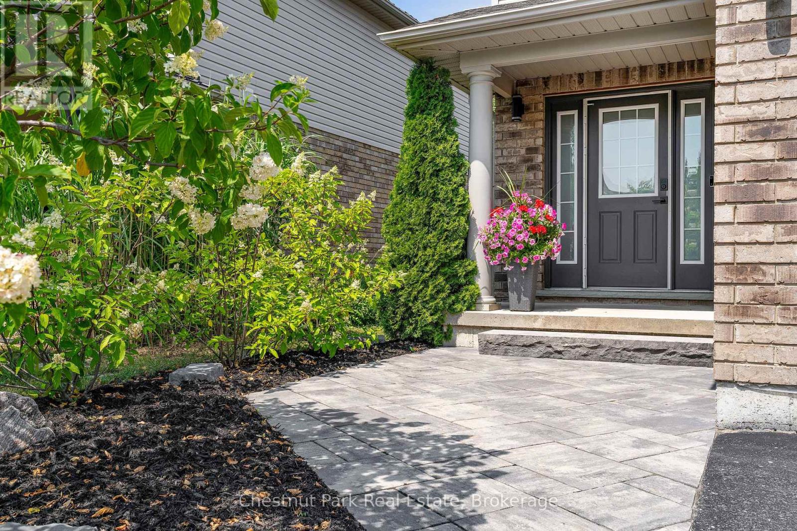 Photo 2 of 13 Brooke Avenue, Collingwood ON