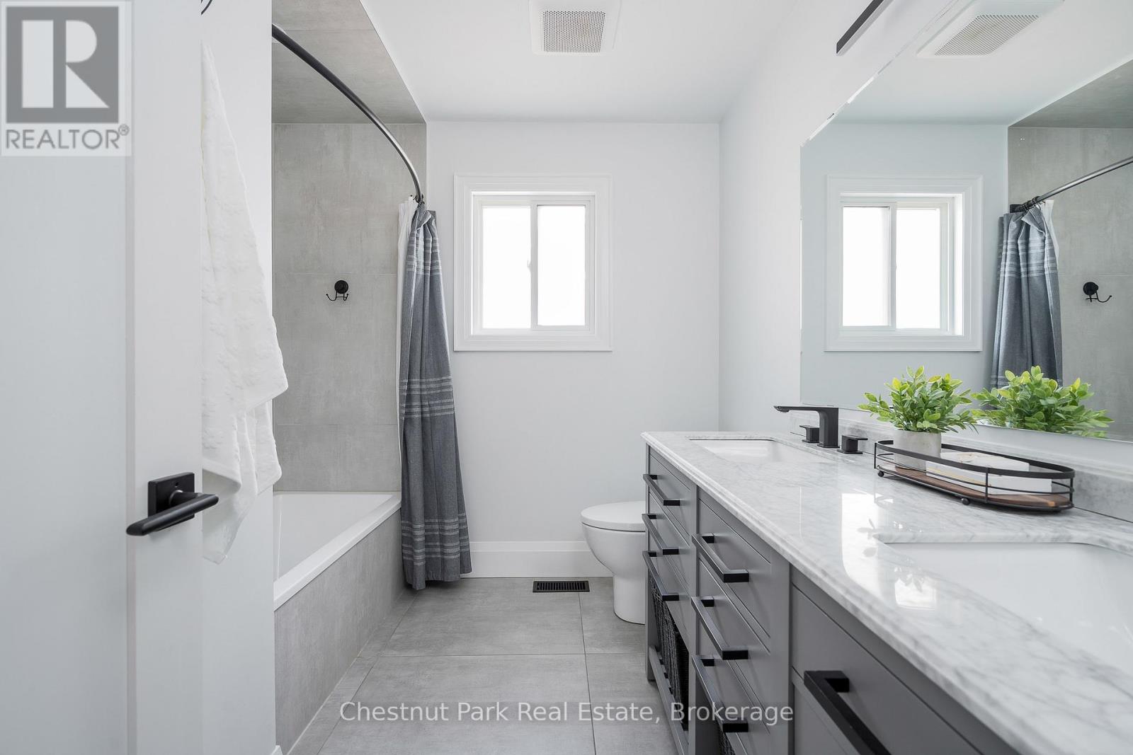 Photo 36 of 13 Brooke Avenue, Collingwood ON