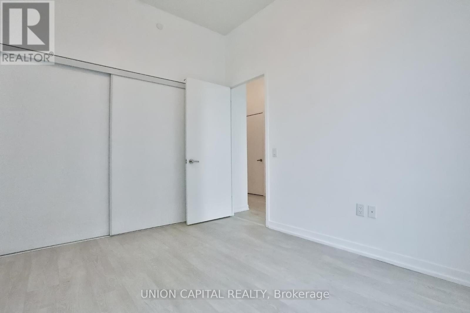 Photo 6 of 702 E 8868 Yonge Street, Richmond Hill ON