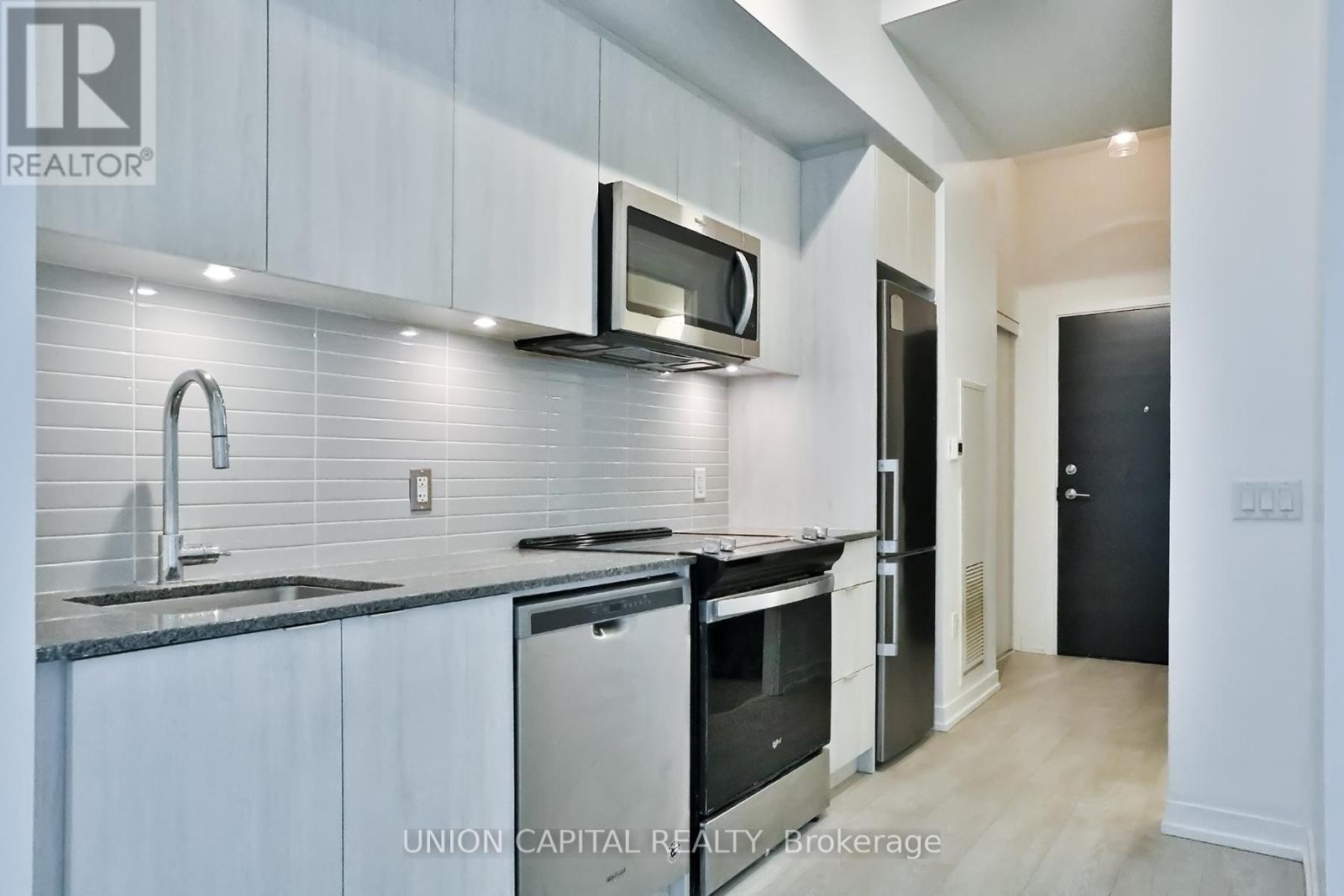 Photo 4 of 702 E 8868 Yonge Street, Richmond Hill ON
