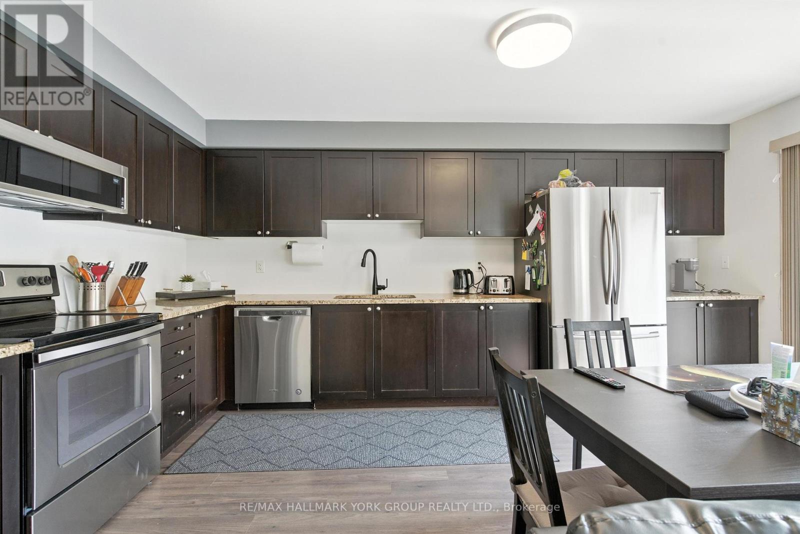 Photo 14 of 40 Hutt Crescent, Aurora ON