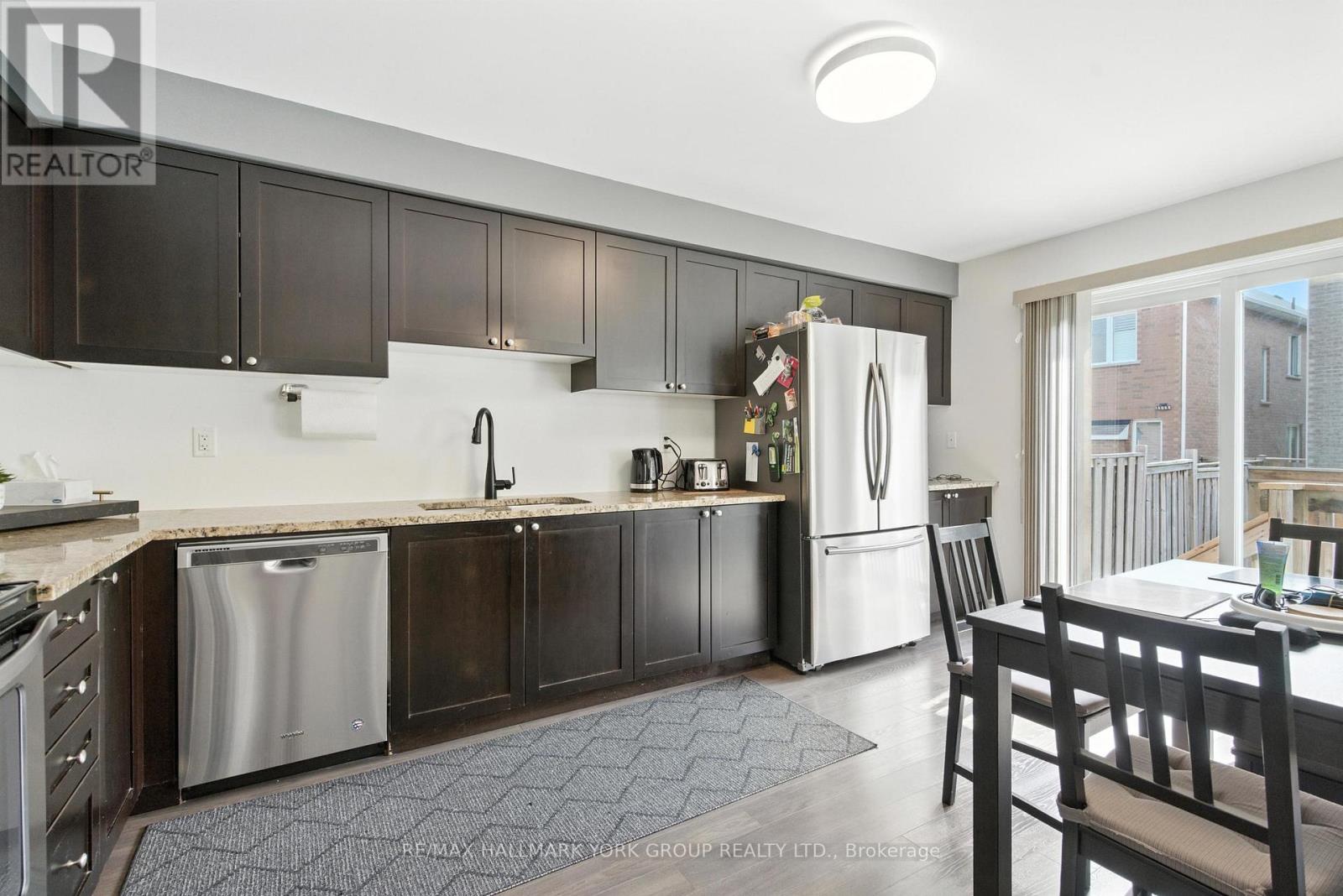 Photo 34 of 40 Hutt Crescent, Aurora ON
