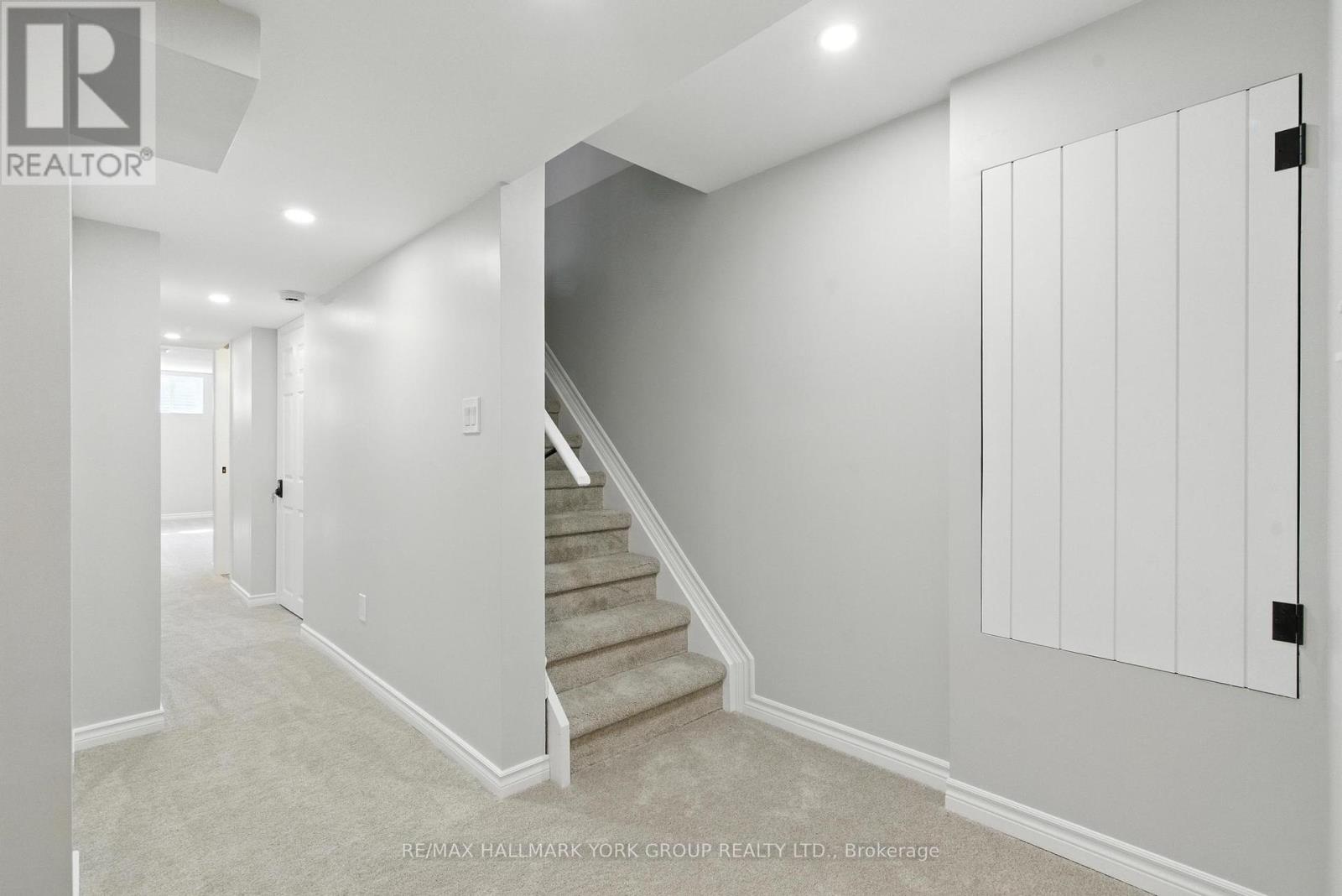 Photo 10 of 40 Hutt Crescent, Aurora ON