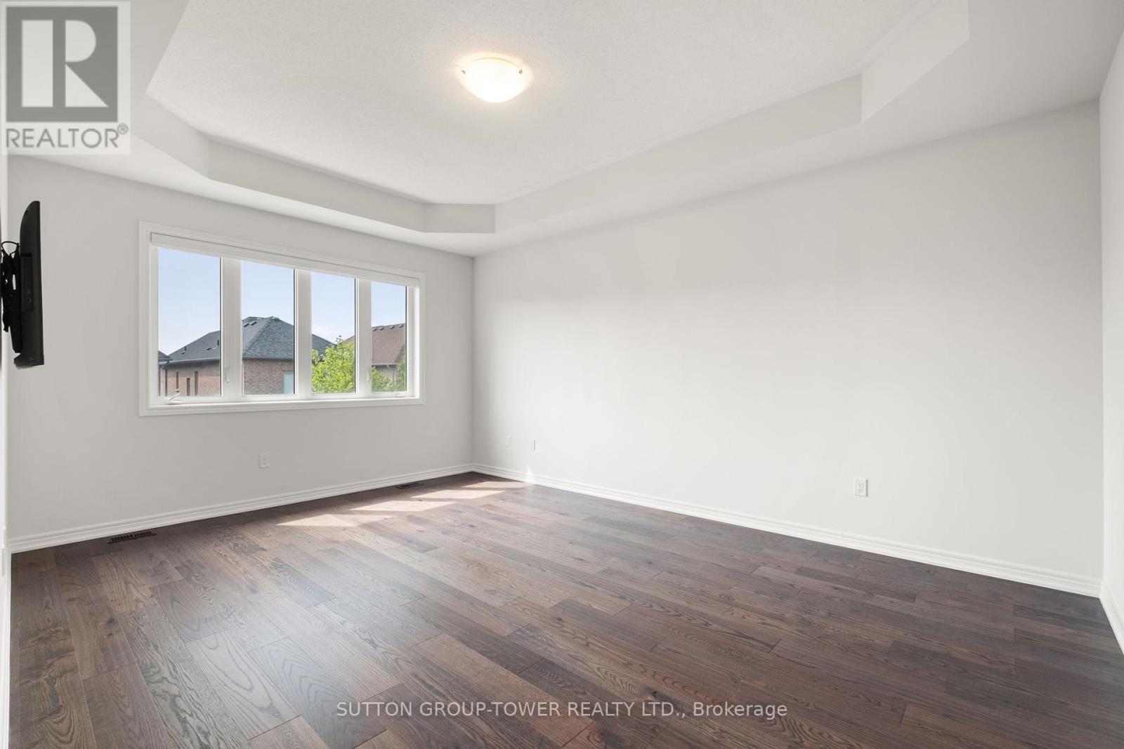 Photo 6 of 10 Alistair Crescent, Vaughan ON