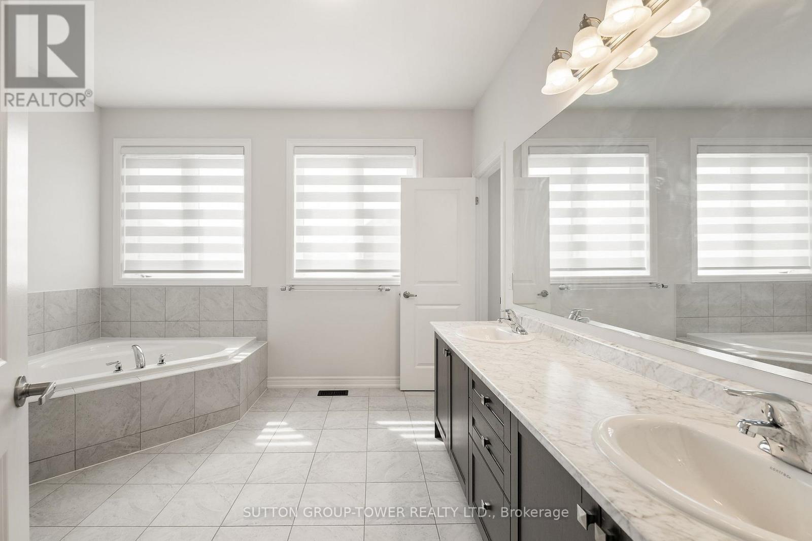 Photo 38 of 10 Alistair Crescent, Vaughan ON
