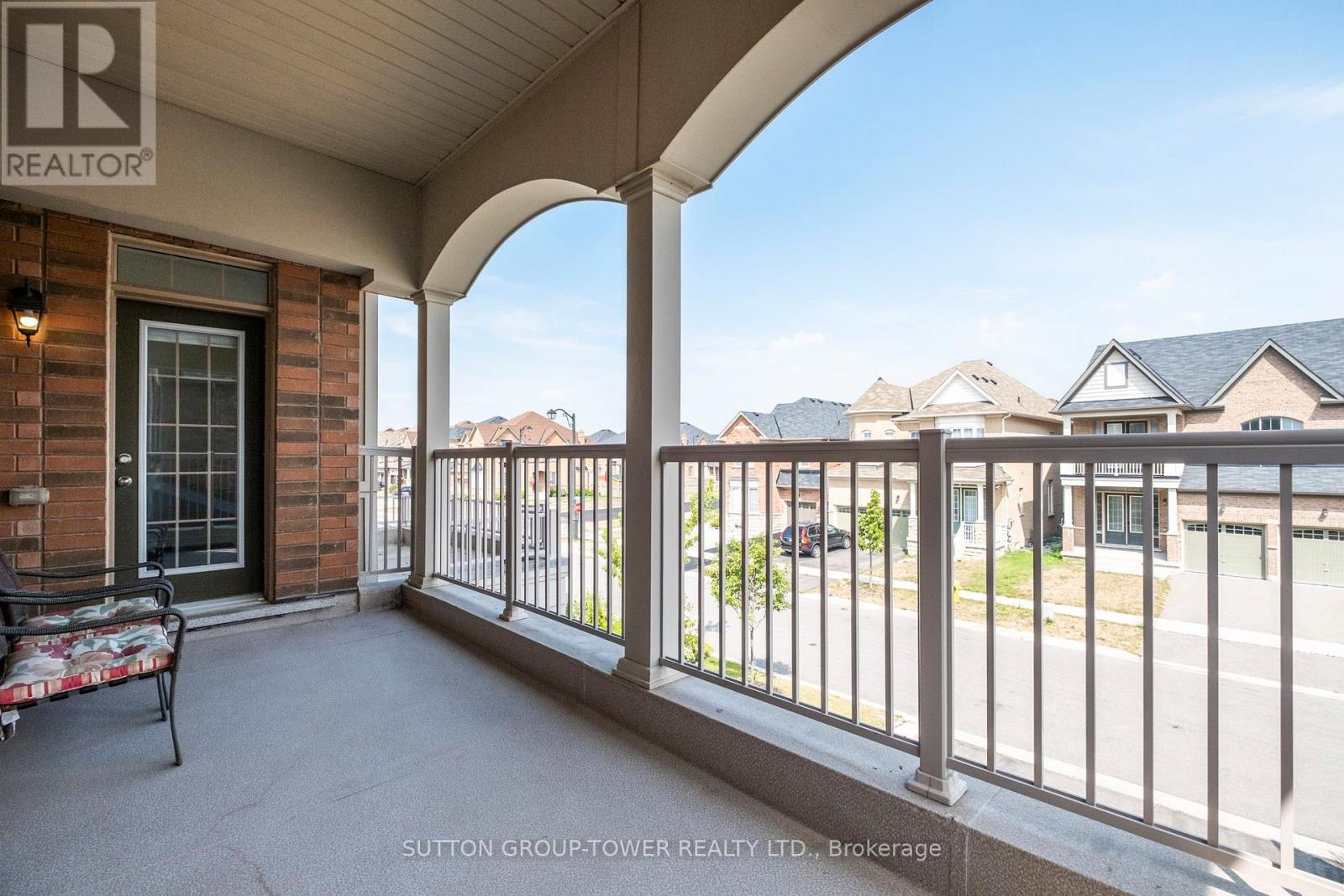 Photo 4 of 10 Alistair Crescent, Vaughan ON