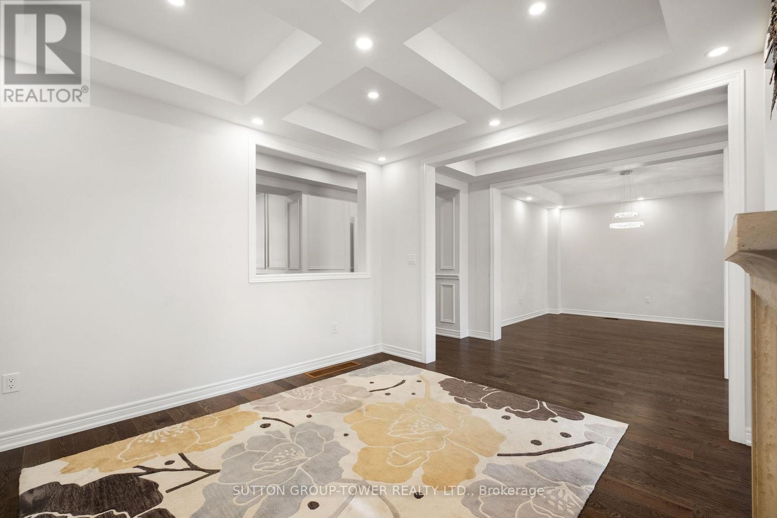 Photo 3 of 10 Alistair Crescent, Vaughan ON