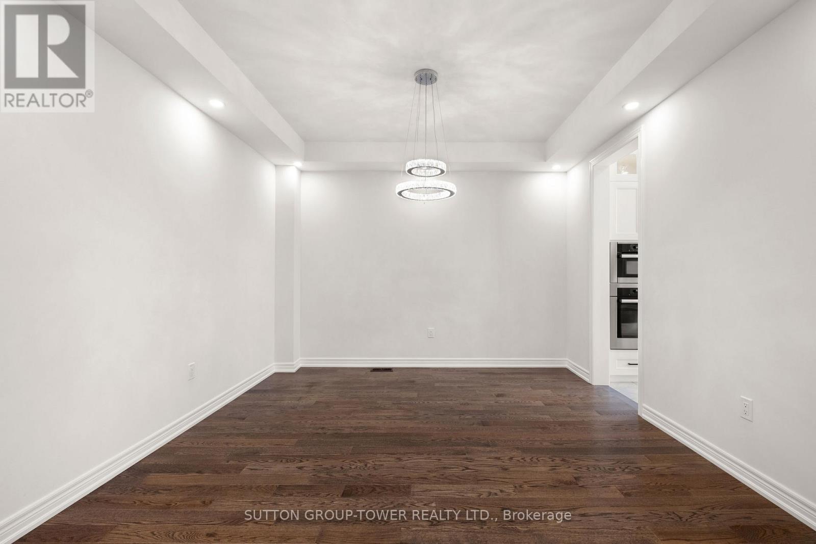 Photo 16 of 10 Alistair Crescent, Vaughan ON