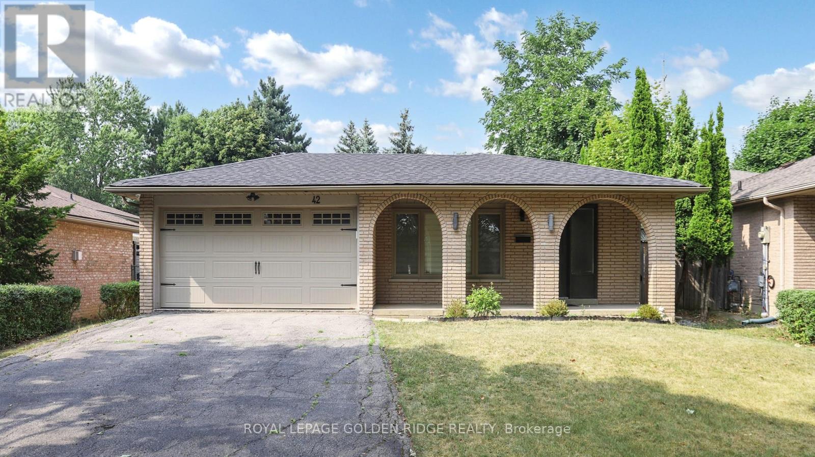 Photo 1 of 42 Castle Harbour Lane, Markham ON