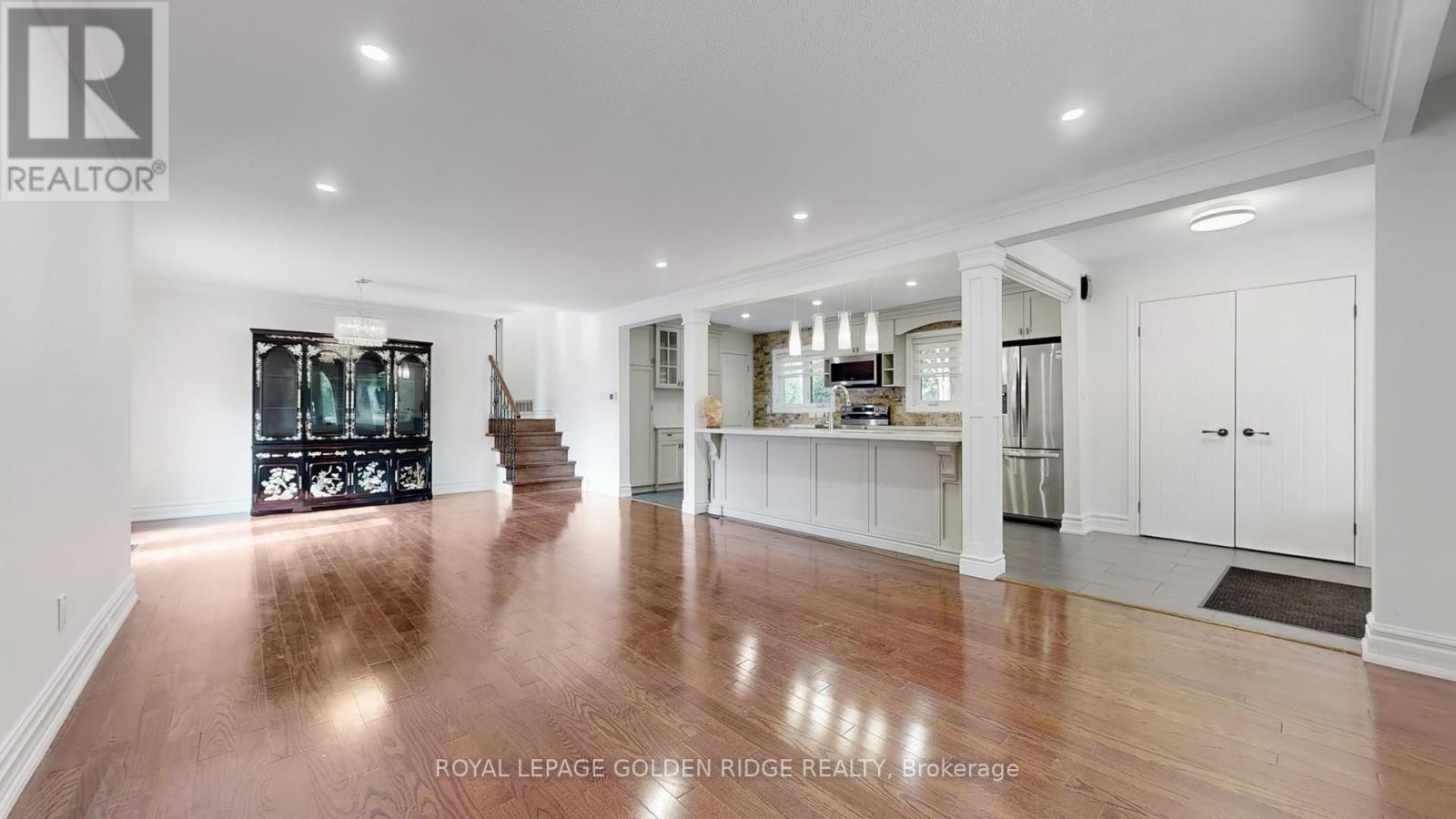 Photo 4 of 42 Castle Harbour Lane, Markham ON