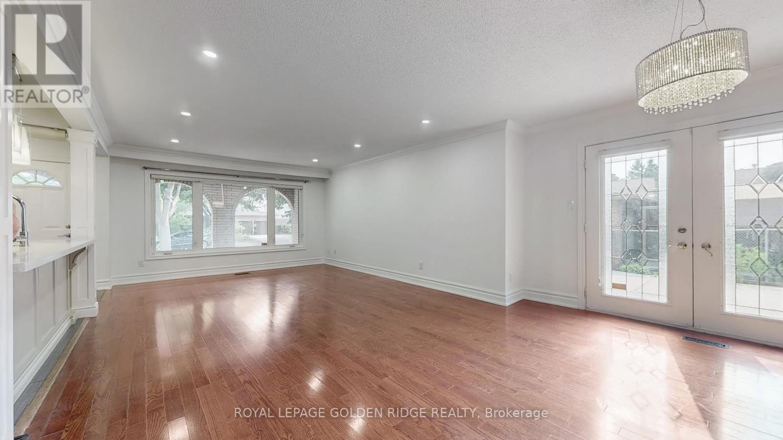 Photo 6 of 42 Castle Harbour Lane, Markham ON