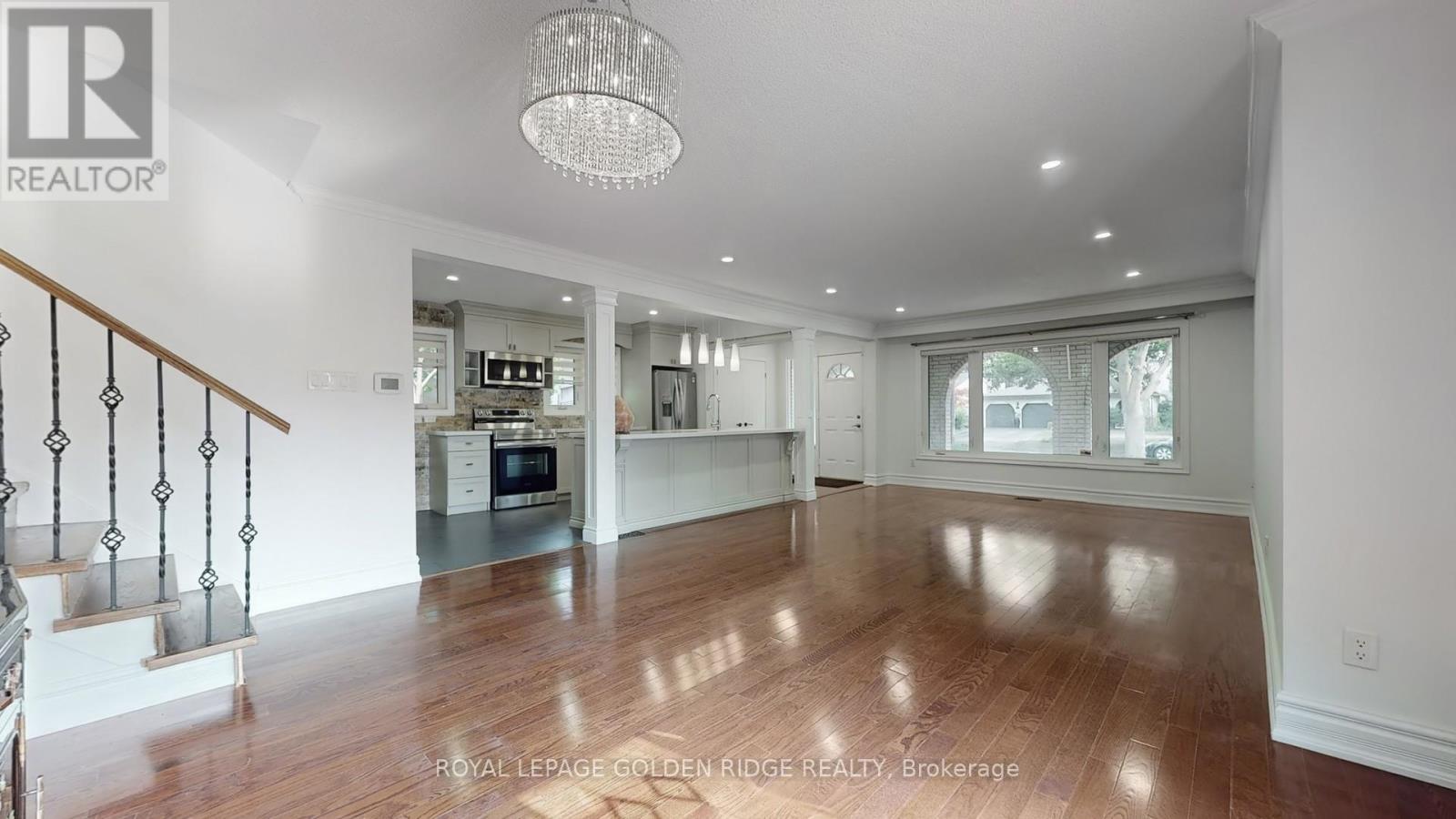 Photo 7 of 42 Castle Harbour Lane, Markham ON