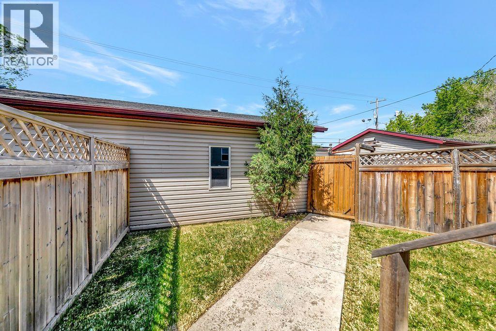 Photo 36 of 2 1820 49 Avenue, Lloydminster SK
